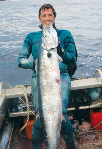 Nuie_spearfishing.jpg